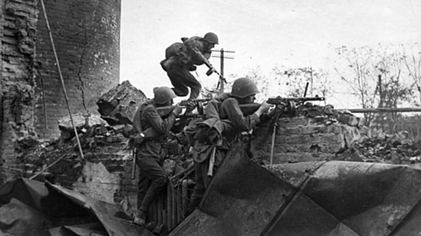 Figure 3: Red Army soldiers use their PPSh-41s during the Battle of Stalingrad, November 1942. Source: Wikipedia Commons